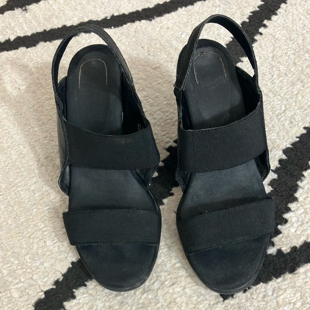 AEROSOLES Black Minimalist Sandals with Elastic Slingback *TEMP SALE